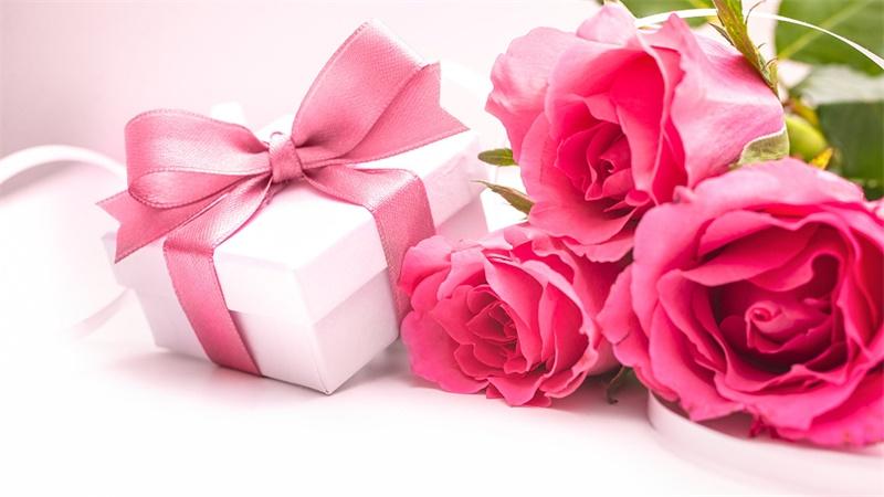 「花语小讲堂」六朵粉玫瑰，爱情中的幸福与快乐